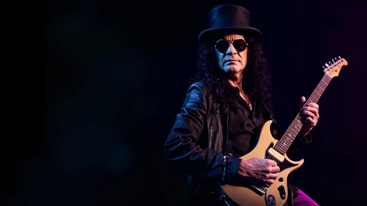 Amikor Slash és egy kígyó összefutottak