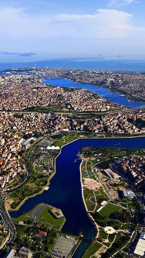 Golden Horn of Istanbul - Halic