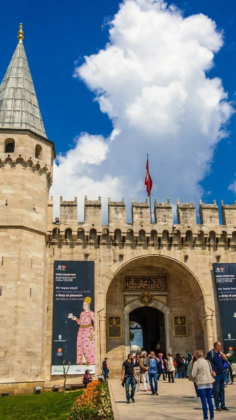 Topkapi Palace: Uncovering the Secrets of Ottoman Power and Splendor